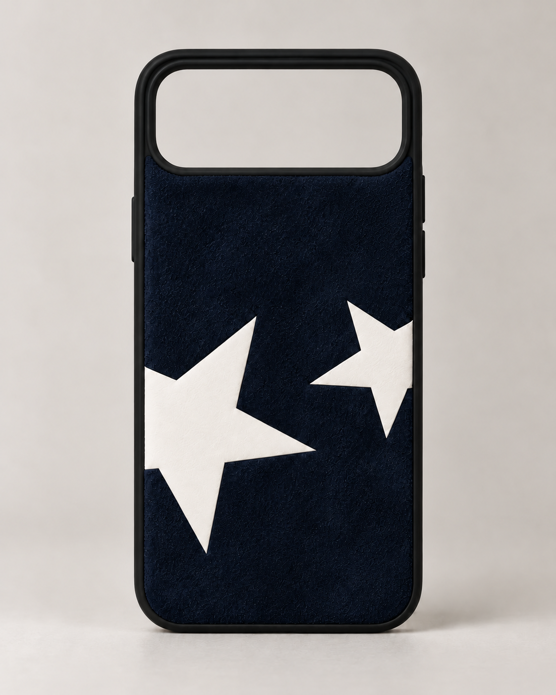Detalle de una funda de gamuza azul noche con dos estrellas claras